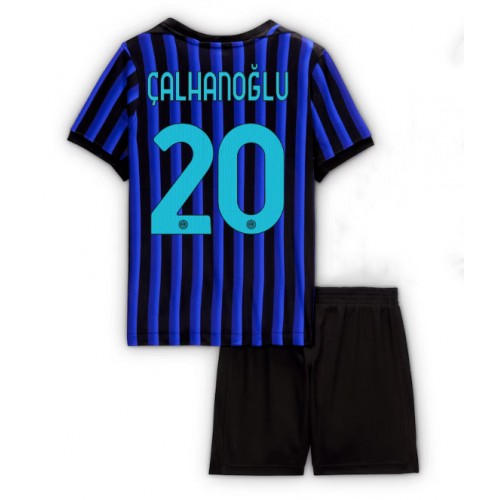 Otroški Nogometni dresi Inter Milan Hakan Calhanoglu #20 Domači 2025-26 Kratek Rokav (+ Kratke hlače)